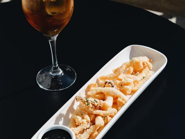 Bidaia Boutique Hotel : photo 5 de la chambre chambre lit king-size avec balcon - vue sur jardin