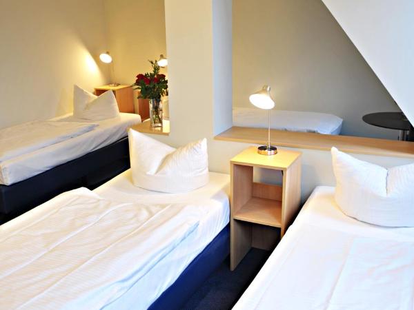 Hotel Transit Loft : photo 3 de la chambre chambre familiale avec salle de bains privative