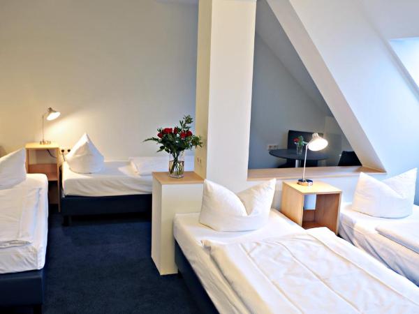 Hotel Transit Loft : photo 4 de la chambre chambre familiale avec salle de bains privative