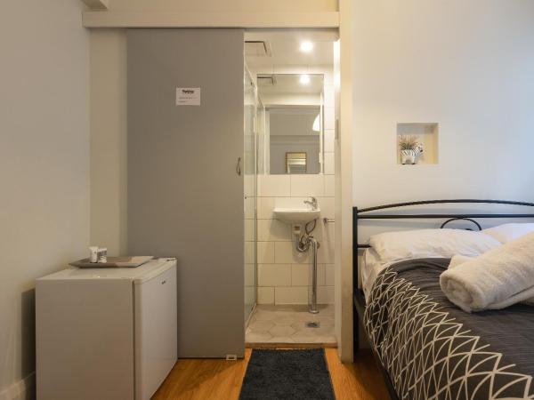 Highfield Private Hotel : photo 1 de la chambre chambre double avec salle de bains privative