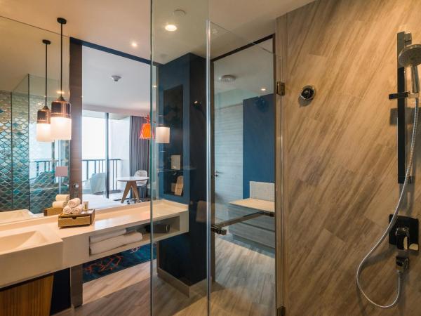 Holiday Inn Resort Vana Nava Hua Hin, an IHG Hotel : photo 6 de la chambre chambre lit king-size - vue sur montagne