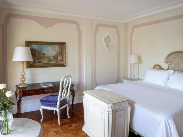 Hotel Cipriani, A Belmond Hotel, Venice : photo 5 de la chambre chambre double ou lits jumeaux premium avec balcon et vue sur le lagon