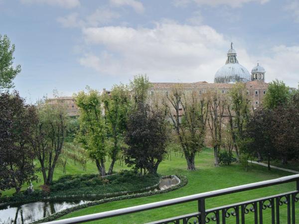 Hotel Cipriani, A Belmond Hotel, Venice : photo 7 de la chambre suite junior avec balcon - vue sur jardin