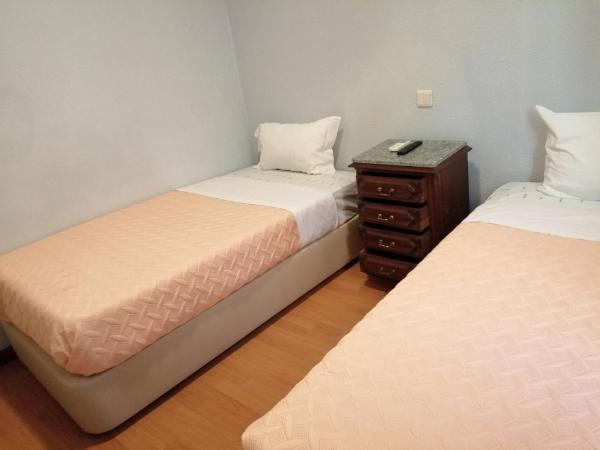 Residencia Vale Formoso : photo 9 de la chambre chambre lits jumeaux
