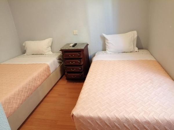 Residencia Vale Formoso : photo 8 de la chambre chambre lits jumeaux