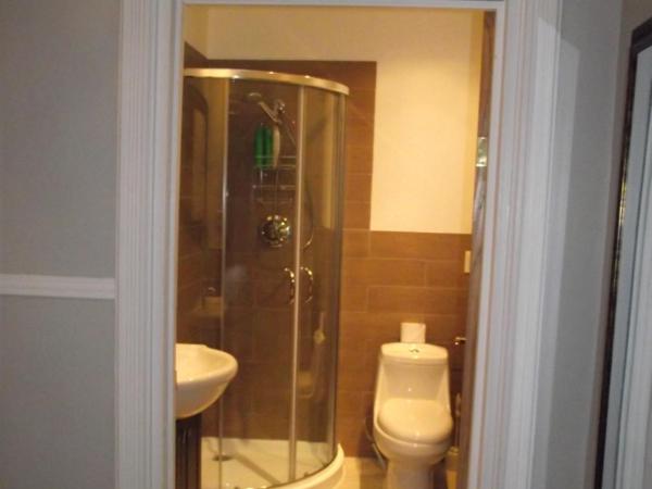 B&B Chez Hubert : photo 5 de la chambre chambre double avec 2 lits doubles et balcon