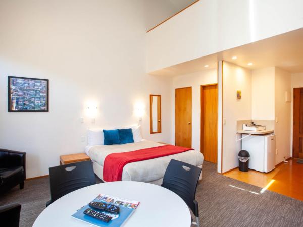 Cascades Lakefront Motel : photo 5 de la chambre hébergement familial Économique (5 personnes)