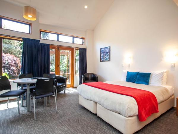 Cascades Lakefront Motel : photo 1 de la chambre hébergement familial Économique (5 personnes)