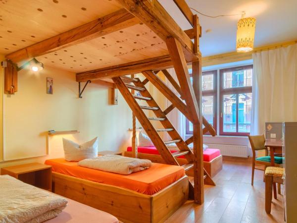 Hostel Lollis Homestay Dresden : photo 1 de la chambre lit dans dortoir de 5 lits