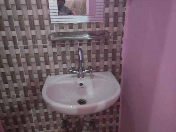 Begnas Lake Front guest house : photo 2 de la chambre chambre double ou lits jumeaux - vue sur lac