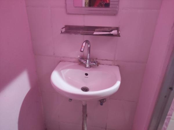 Begnas Lake Front guest house : photo 5 de la chambre chambre double ou lits jumeaux - vue sur lac