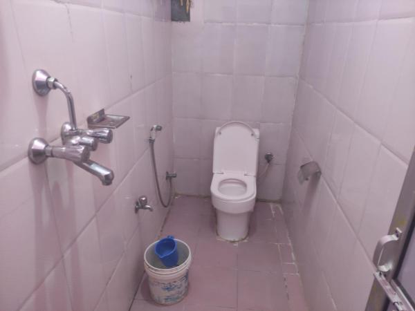 Begnas Lake Front guest house : photo 6 de la chambre chambre double ou lits jumeaux - vue sur lac