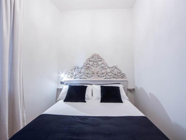 Residenza Florentia : photo 5 de la chambre chambre double avec salle de bains privative séparée