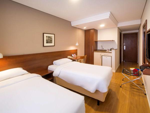Mercure Curitiba Golden : photo 1 de la chambre chambre standard avec 2 lits simples