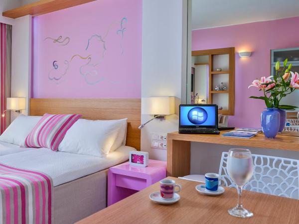 Ilios Beach Hotel Apartments ADULTS ONLY : photo 4 de la chambre studio - vue sur piscine