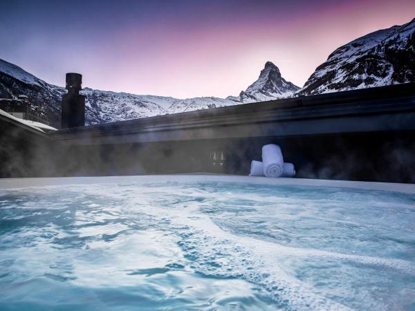 Hotel ZERMAMA Zermatt : photo 8 de la chambre suite deluxe avec jacuzzi - vue sur mont cervin