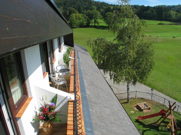 Hotel Sonnenhof : photo 9 de la chambre chambre double ou lits jumeaux avec balcon