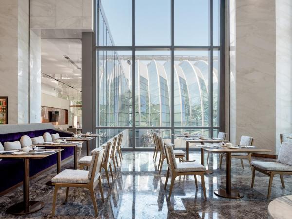 InterContinental Chongqing Raffles City, an IHG Hotel : photo 3 de la chambre chambre lit king-size premium avec vue sur rivière et accès au club lounge