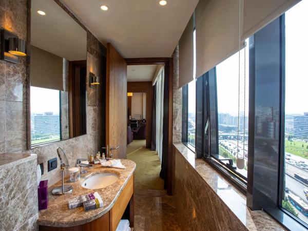 Uranus Istanbul Topkapi : photo 5 de la chambre suite junior avec salon séparé