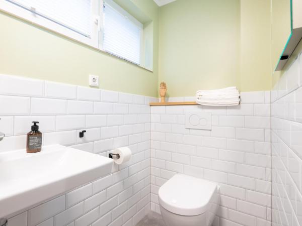 The Woodmans Airport Boardinghouse : photo 1 de la chambre studio avec balcon