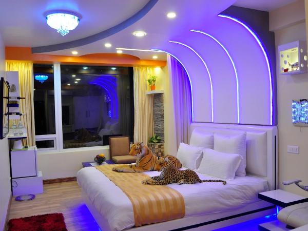 Royal Penguin Boutique Hotel & Spa : photo 3 de la chambre chambre lit king-size supérieure