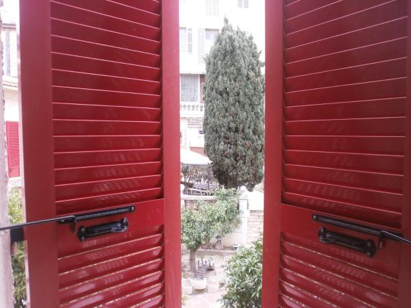 Hôtel Les Orangers : photo 1 de la chambre chambre simple climatisée