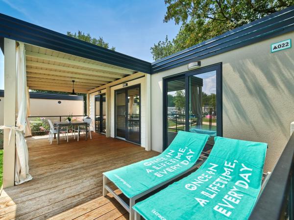 Camping Stella Maris Mobile Homes : photo 2 de la chambre mobile home premium (4+2)