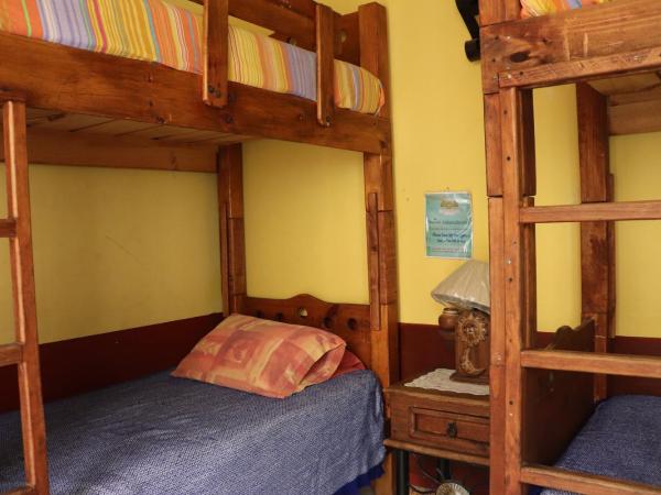 Hostel Casa Zalaoui : photo 1 de la chambre chambre familiale avec salle de bains privative