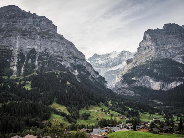 Hotel Gletscherblick Grindelwald : photo 9 de la chambre appartement avec terrasse