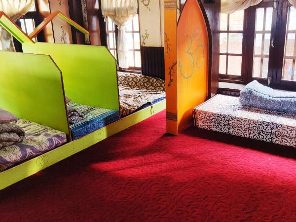 Yog Hostel : photo 1 de la chambre lit dans dortoir 6 lits