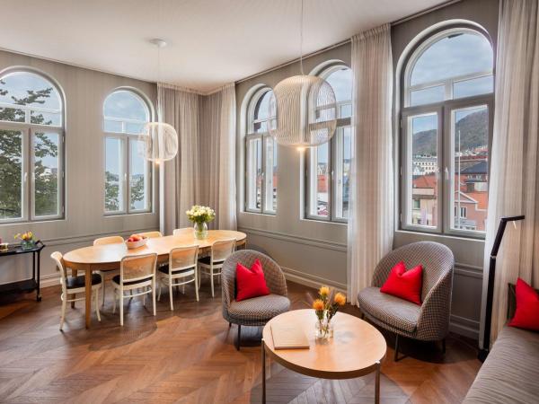 Bergen Børs Hotel : photo 1 de la chambre suite exécutive avec lit king-size et vue sur le port