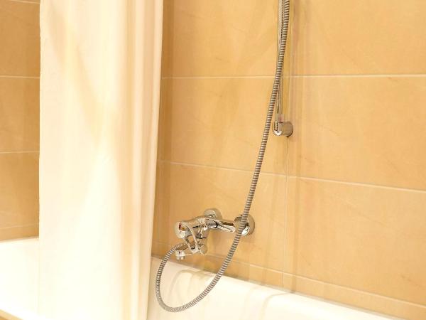 Hotel Garni Kleist am Kurfürstendamm : photo 3 de la chambre chambre quadruple