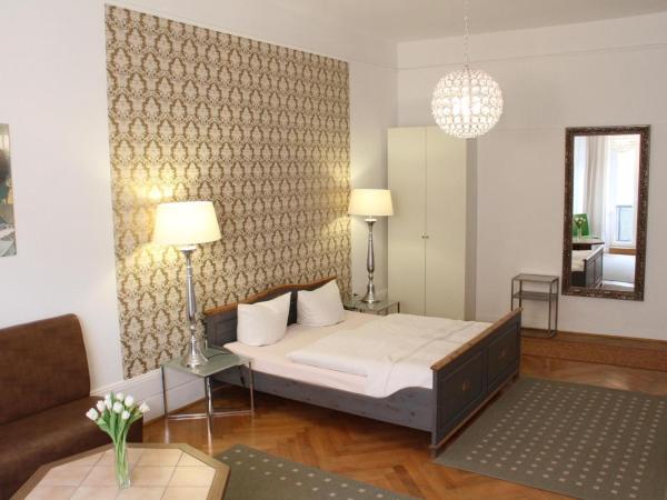 Hotel Garni Kleist am Kurfürstendamm : photo 1 de la chambre chambre quadruple