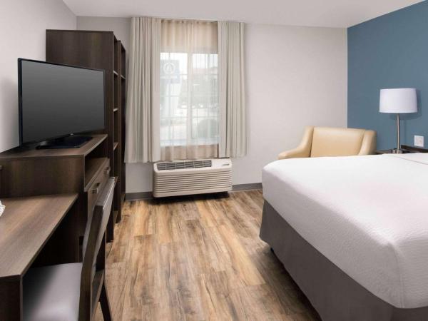 WoodSpring Suites Austin South Central I-35 : photo 1 de la chambre chambre lit queen-size avec douche accessible en fauteuil roulant - adaptée aux personnes à mobilité réduite - non-fumeurs