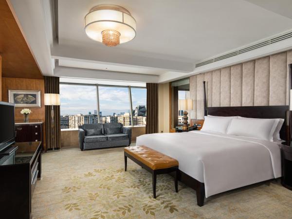 InterContinental Century City Chengdu, an IHG Hotel : photo 1 de la chambre suite junior lit king-size - accès au salon
