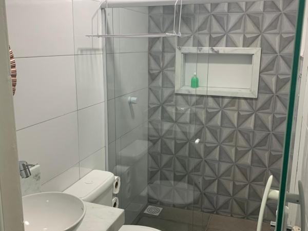 Búzios Conforto Guest House - 450 metros Rua das Pedras : photo 10 de la chambre chambre quadruple