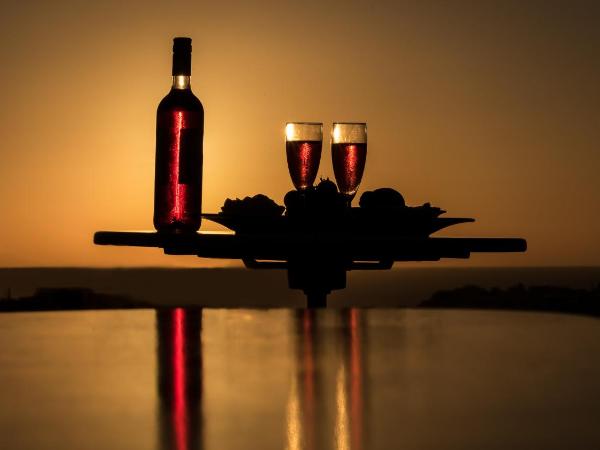 Agnadi View Villa : photo 4 de la chambre chambre supérieure avec loft - vue sur piscine