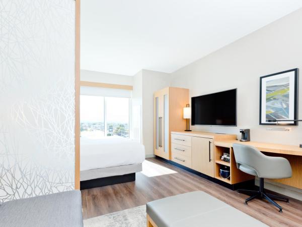 Hyatt Place Kelowna : photo 8 de la chambre chambre lit king-size avec canapé-lit