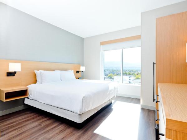 Hyatt Place Kelowna : photo 7 de la chambre chambre lit king-size avec canapé-lit