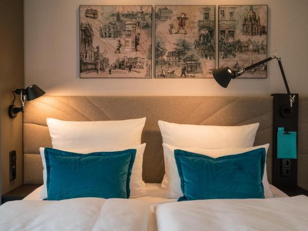 Motel One Dresden - Palaisplatz : photo 6 de la chambre chambre avec lit queen-size 