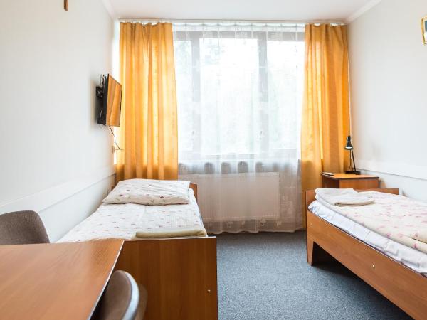 Dobre Miejsce Dom Rekolekcyjny : photo 4 de la chambre chambre lits jumeaux avec salle de bains