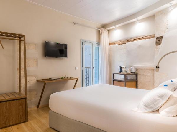 Hotel Off : photo 4 de la chambre chambre double de luxe avec balcon - vue sur ville