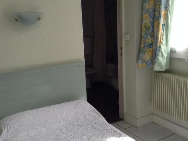 Hôtel Du Stade : photo 6 de la chambre chambre double Économique (1 à 2 personnes)