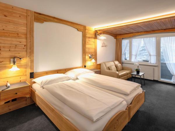 Hotel Antika : photo 7 de la chambre chambre lits jumeaux avec vue sur le mont cervin