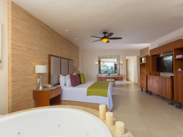 Almar Resort Luxury LGBT Beach Front Experience : photo 1 de la chambre suite romance - vue sur océan