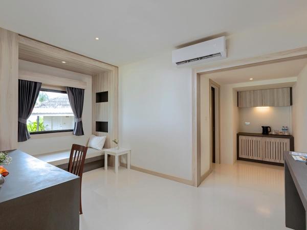 Nakara Long Beach Resort - SHA Extra Plus : photo 4 de la chambre suite face à la plage