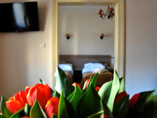 Hotel Santi : photo 10 de la chambre chambre triple