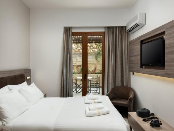 Royal Sun : photo 1 de la chambre double Économique avec cour privée