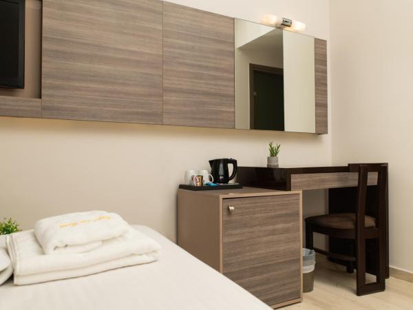 Royal Sun : photo 5 de la chambre double Économique avec cour privée