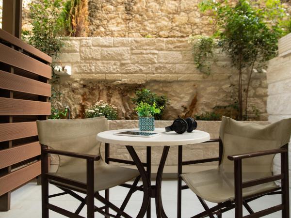 Royal Sun : photo 3 de la chambre double Économique avec cour privée